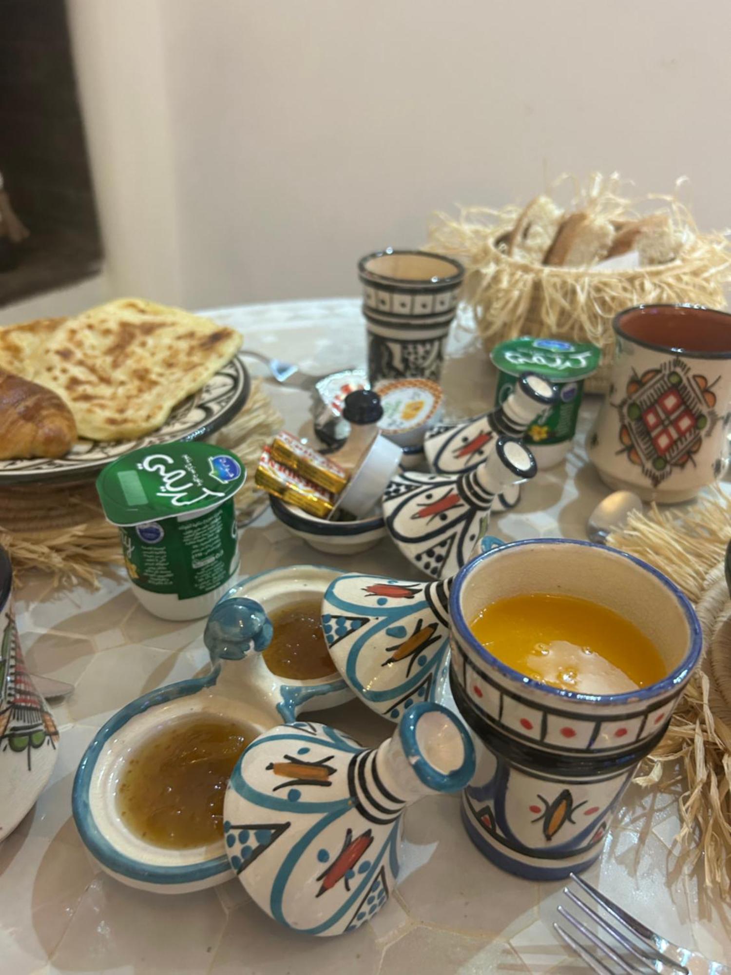 Riad Amazing Amazigh Avec Jacuzzi Petit Dejeuner Compris Avec Aussi Chambres Familiales Pres De La Place Jemaa El Fna Marrakesh Exterior photo