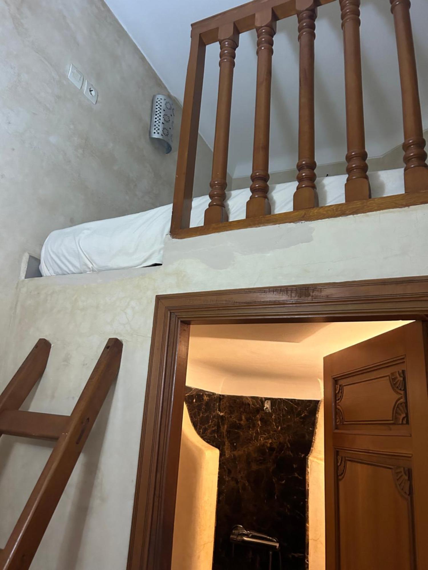 Riad Amazing Amazigh Avec Jacuzzi Petit Dejeuner Compris Avec Aussi Chambres Familiales Pres De La Place Jemaa El Fna Marrakesh Exterior photo