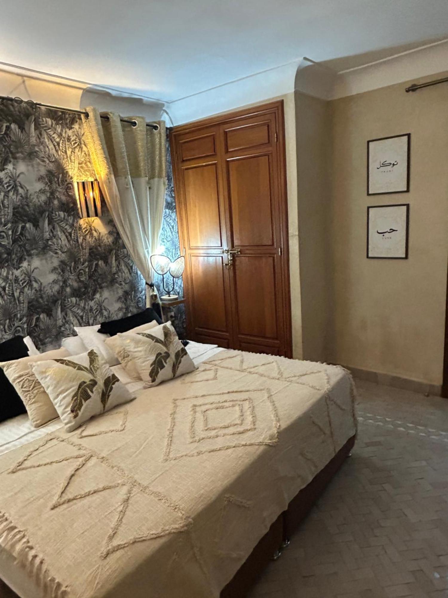 Riad Amazing Amazigh Avec Jacuzzi Petit Dejeuner Compris Avec Aussi Chambres Familiales Pres De La Place Jemaa El Fna Marrakesh Exterior photo