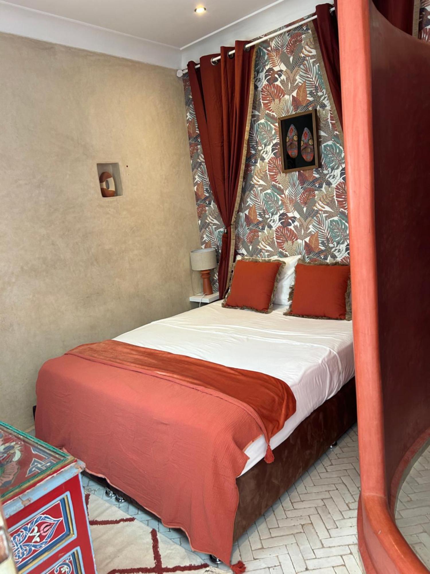 Riad Amazing Amazigh Avec Jacuzzi Petit Dejeuner Compris Avec Aussi Chambres Familiales Pres De La Place Jemaa El Fna Marrakesh Exterior photo