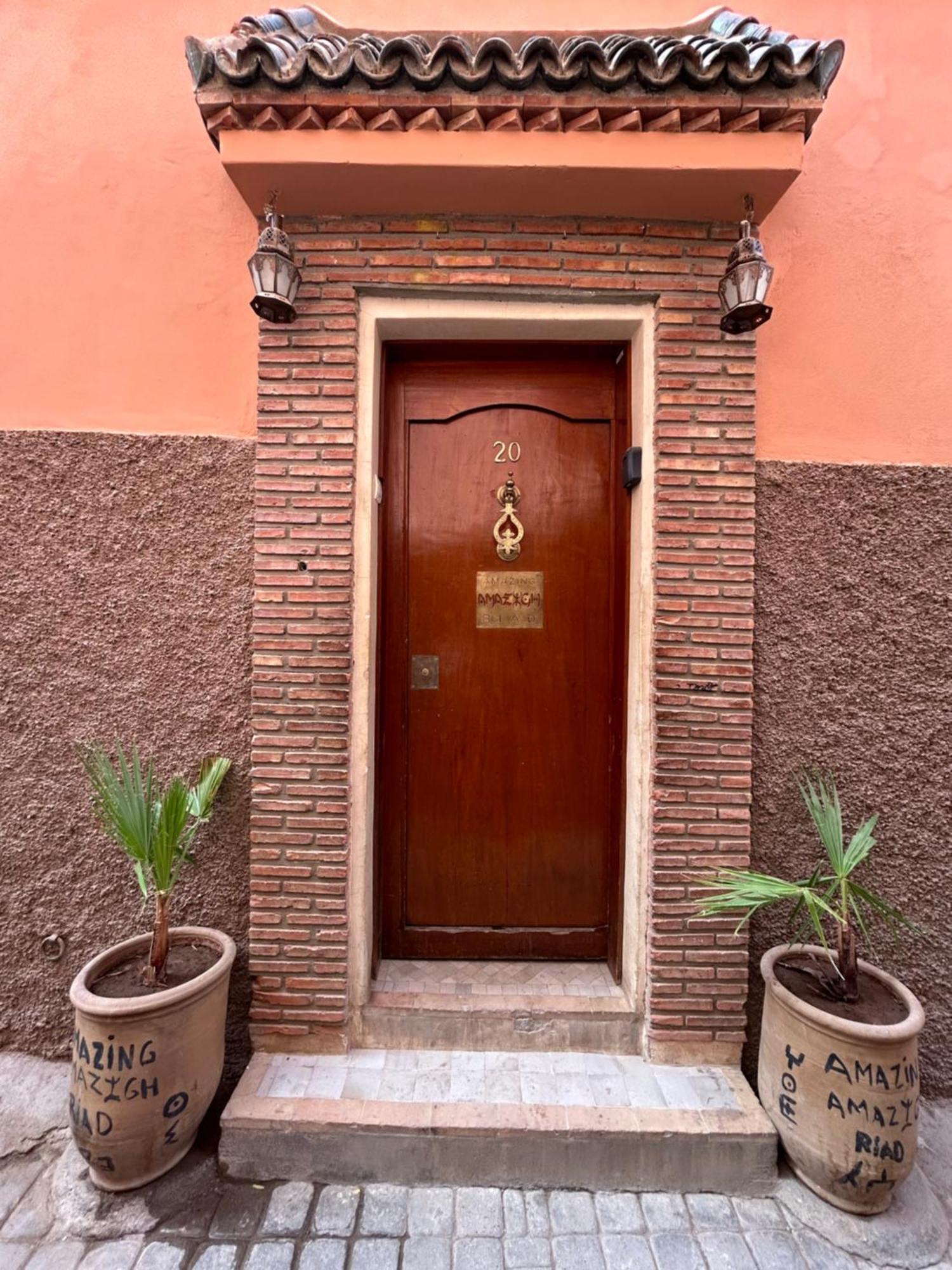 Riad Amazing Amazigh Avec Jacuzzi Petit Dejeuner Compris Avec Aussi Chambres Familiales Pres De La Place Jemaa El Fna Marrakesh Exterior photo