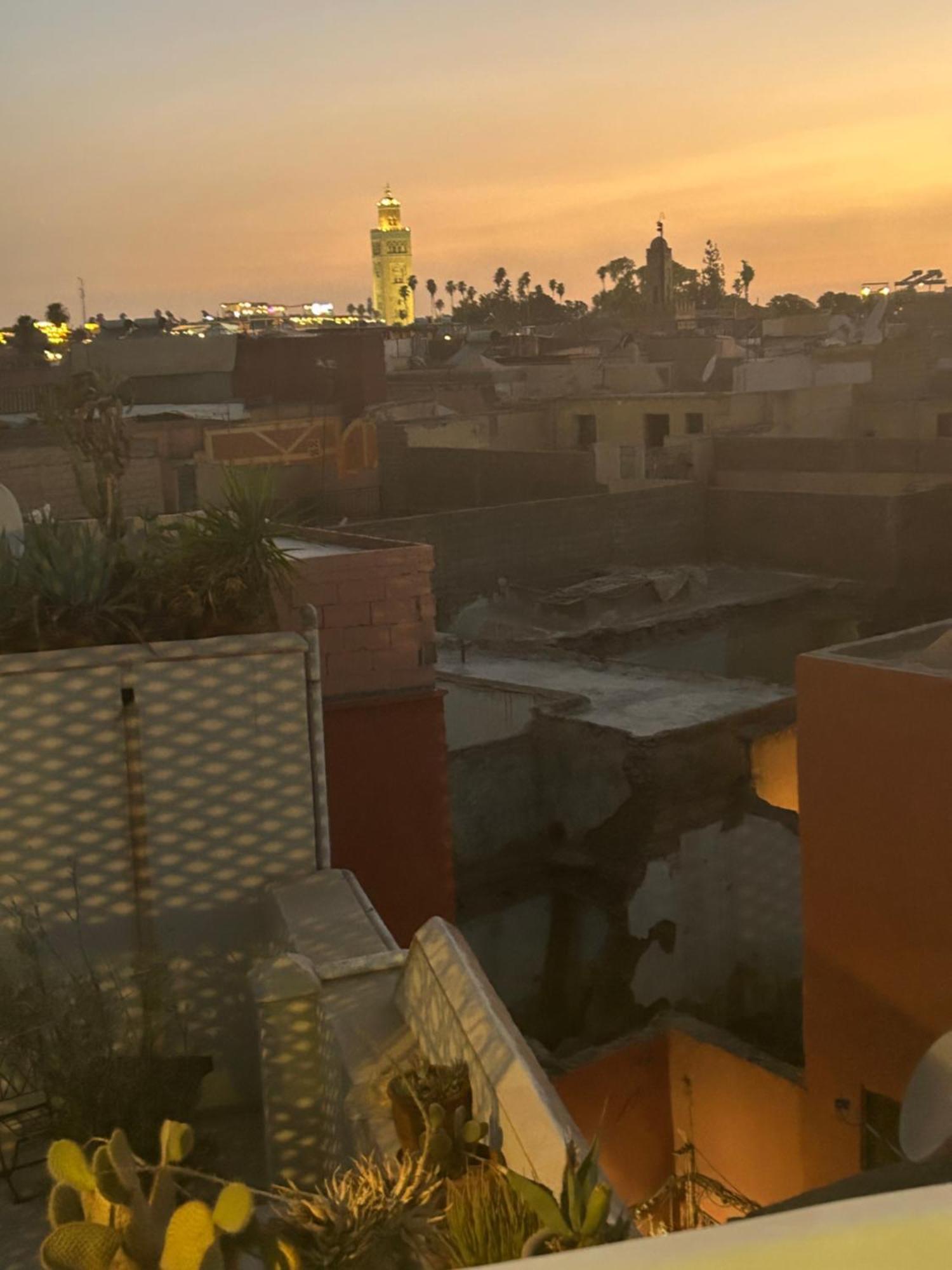 Riad Amazing Amazigh Avec Jacuzzi Petit Dejeuner Compris Avec Aussi Chambres Familiales Pres De La Place Jemaa El Fna Marrakesh Exterior photo