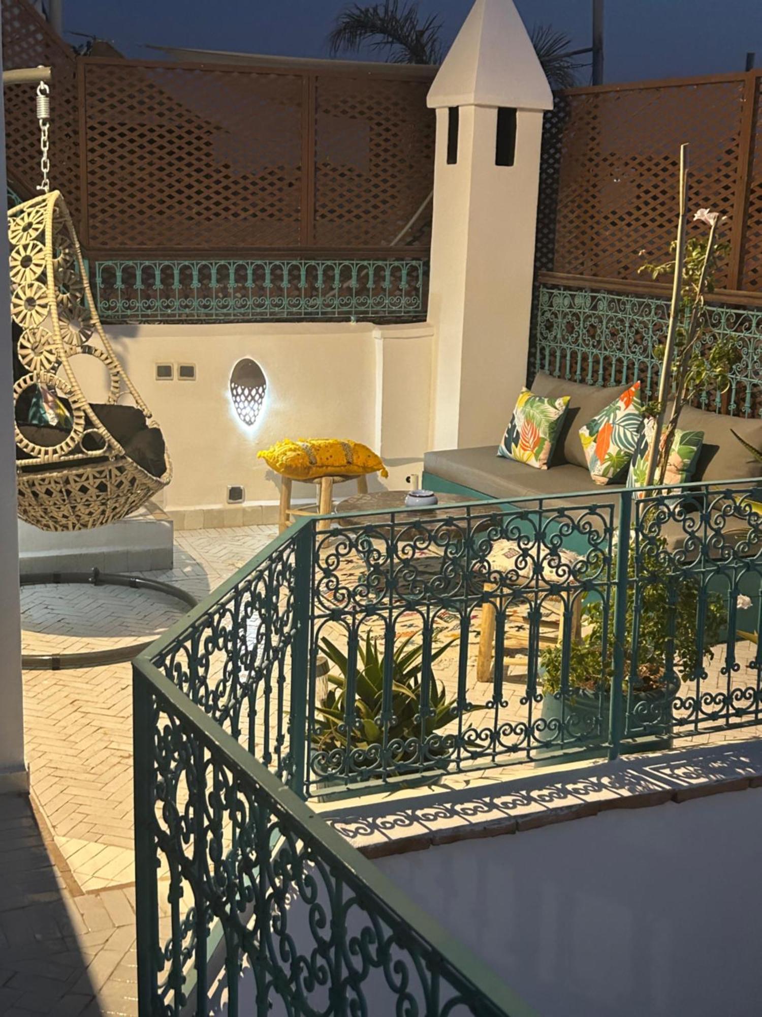 Riad Amazing Amazigh Avec Jacuzzi Petit Dejeuner Compris Avec Aussi Chambres Familiales Pres De La Place Jemaa El Fna Marrakesh Exterior photo