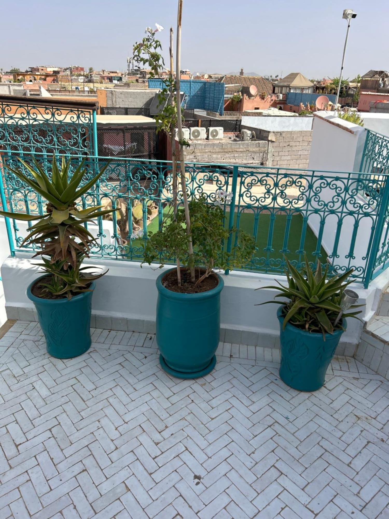 Riad Amazing Amazigh Avec Jacuzzi Petit Dejeuner Compris Avec Aussi Chambres Familiales Pres De La Place Jemaa El Fna Marrakesh Exterior photo